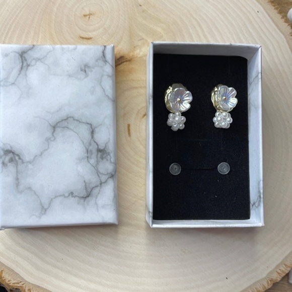 18k Gold Plated and Pearl Flower Earrings - Picture 8 of 10